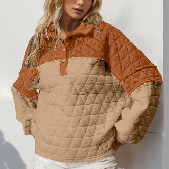Sweaters - Long sleeve quilted sweatshirt